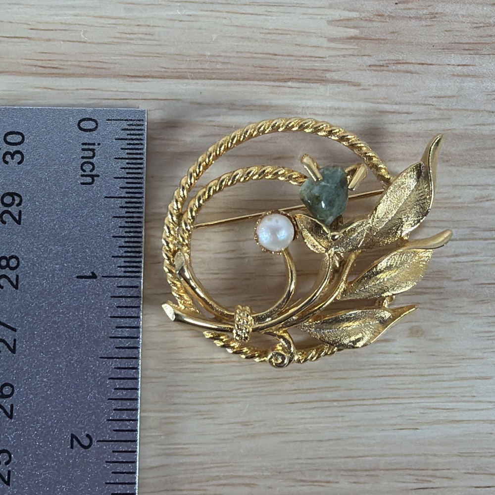 Vintage Sarah Coventry Jade Faux Pearl Gold-Tone Brooch Pin, Flowers, Signed - Picture 2 of 6